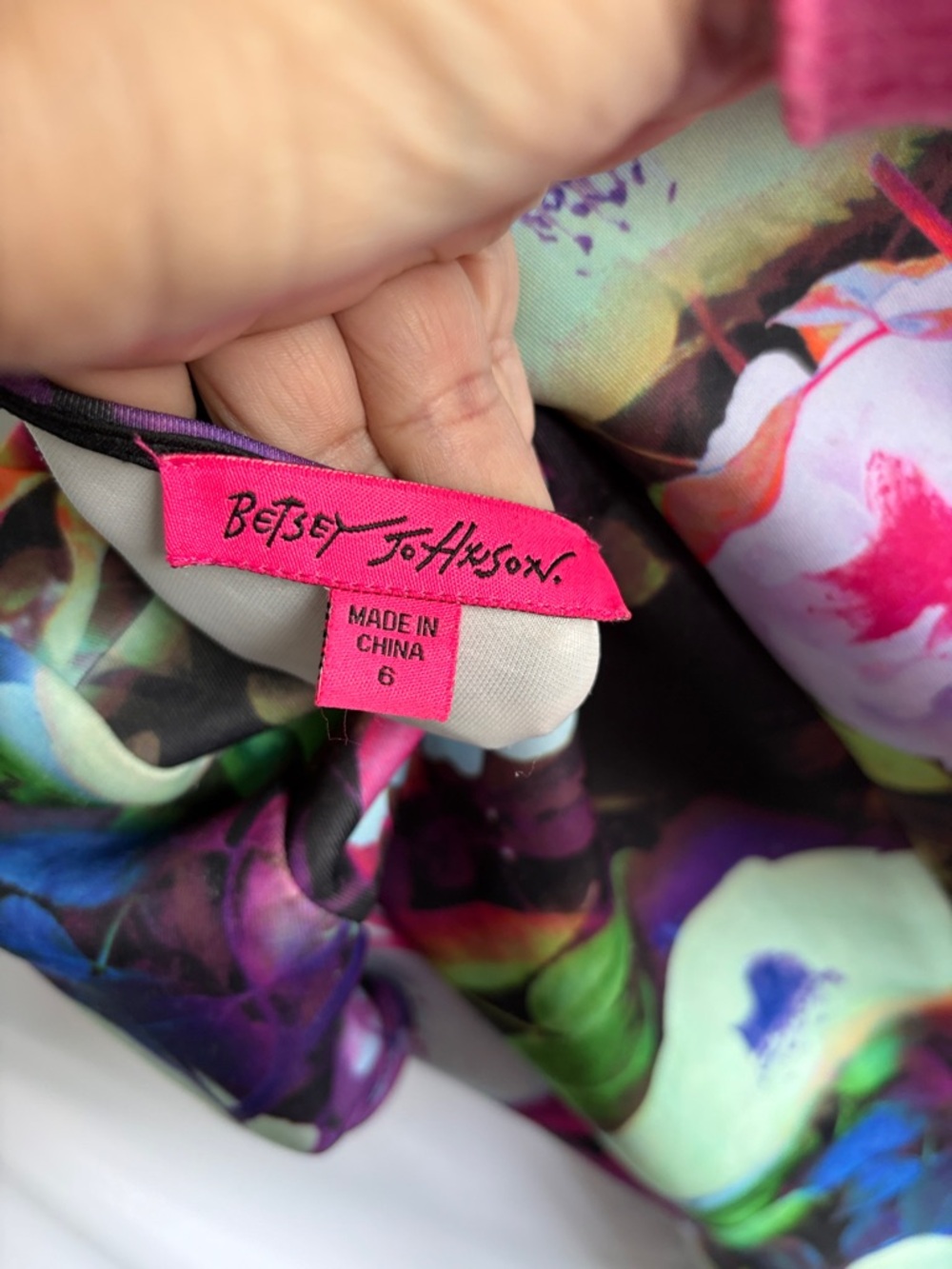 Betsey Johnson floral scuba dress, fit & flair, sz 6, 18” PTP, 33” L - Picture 6 of 8